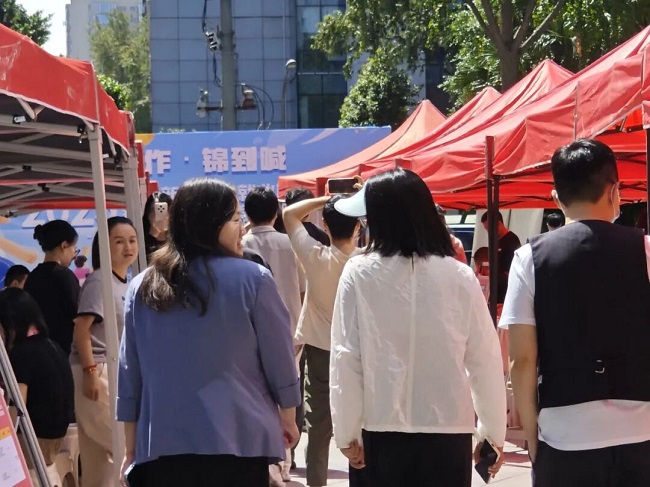 “家門口”的一站式服務!瑞方人力助力打造火車南站街道錦官新城社區(qū)特色就業(yè)IP 第2張 “家門口”的一站式服務!瑞方人力助力打造火車南站街道錦官新城社區(qū)特色就業(yè)IP 第2張