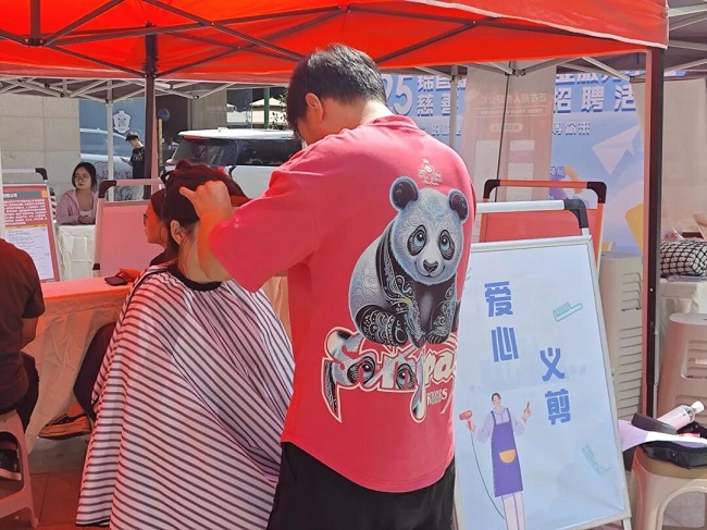 “家門口”的一站式服務!瑞方人力助力打造火車南站街道錦官新城社區(qū)特色就業(yè)IP 第6張 “家門口”的一站式服務!瑞方人力助力打造火車南站街道錦官新城社區(qū)特色就業(yè)IP 第6張